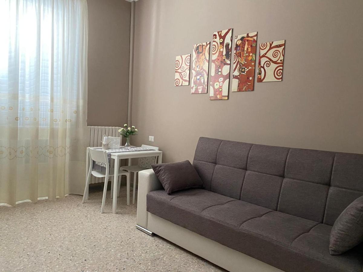 B&B Domus D'Italia Mirabella Eclano Bagian luar foto